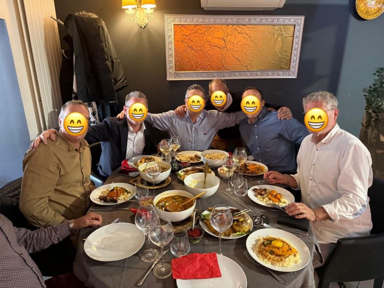 Clientèle du restaurant marocain Dubaï Marina à Rennes